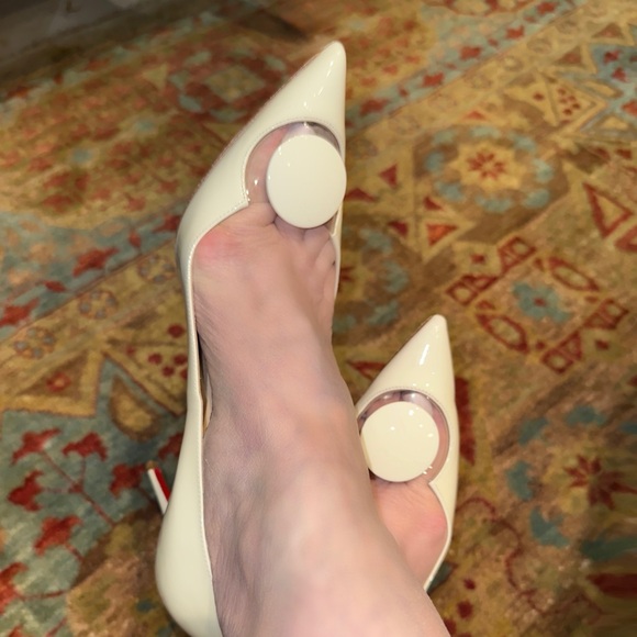 Christian Louboutin Shoes - Christian Louboutin Cream/White Patent Leather
Pumps EU 39.5